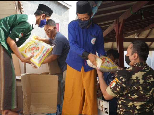 Sebar Bantuan, Ansor Bersama Aice Sasar Ponpes dan Panti Asuhan di Bekasi