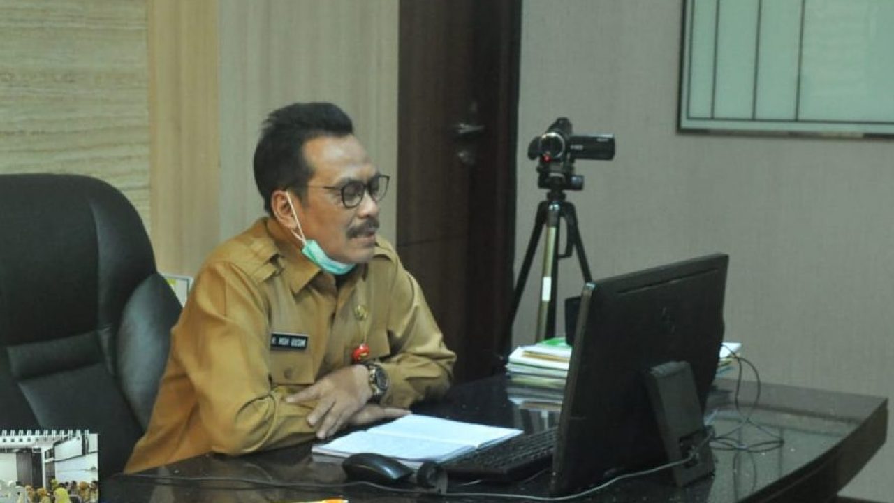 Wabup Qosim Serahkan Perpanjangan PSBB Gresik ke Pemprov