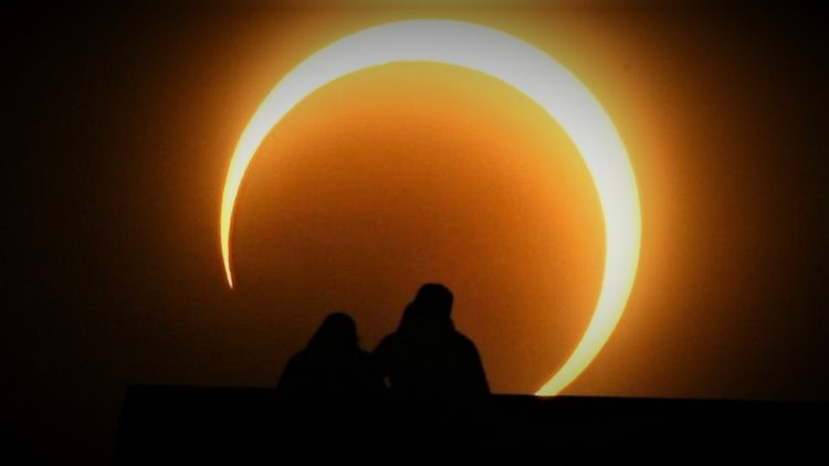 Minggu Siang, 30 Kota Jawa Timur Saksikan Gerhana Matahari