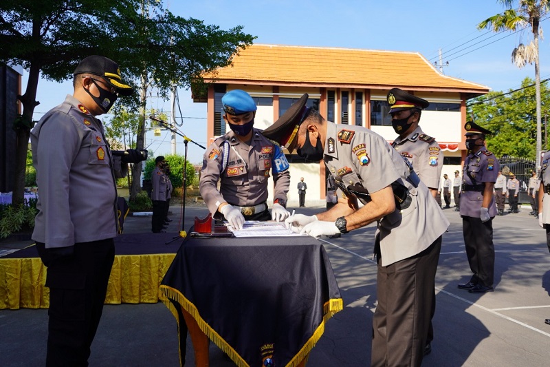 Kasat Intelkam dan Empat Kapolsek di Bojonegoro Dilukir
