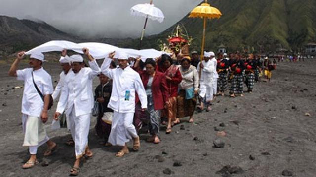 Umat Hindu Tengger Doakan Pagebluk Segera Berakhir