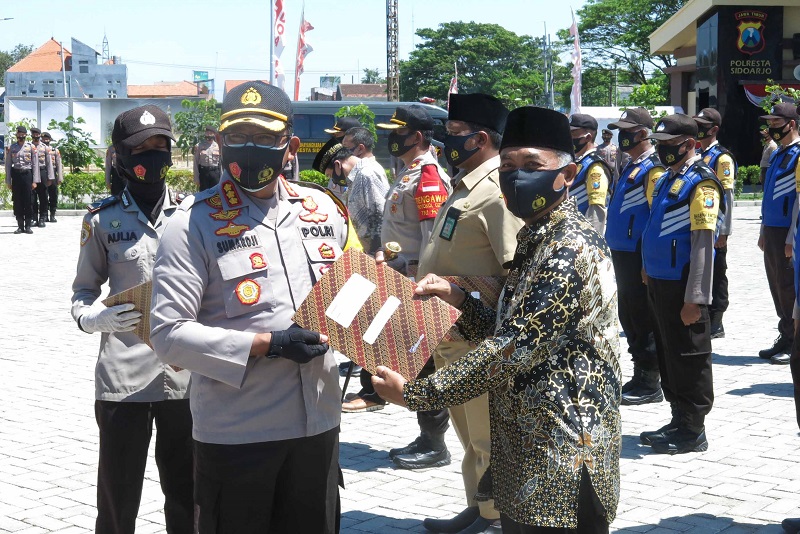 Mampu Tekan Penyebaran Covid, Pak RW dan Ketua Kampung Tangguh di Sidoarjo Terima Penghargaan