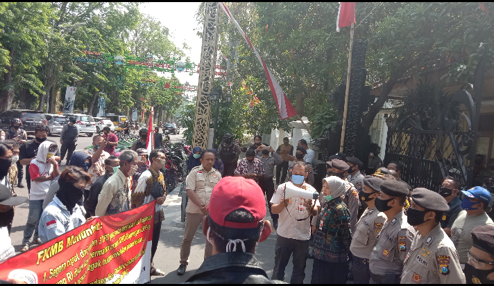 Unjuk Rasa ke Kantor Bupati, Perwakilan Masyarakat Bojonegoro Desak Pencopotan 3 Pejabat hingga Tolak RUPS Blok Cepu