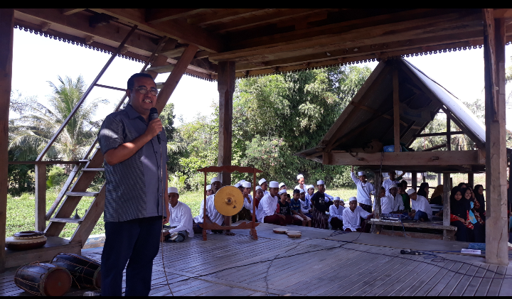Terpikat dengan Keterampilan Santri Membatik, Anggota DPR Yahya Zaini Siap Modali