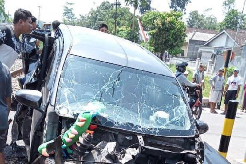 Disambar Kereta Api di Blitar 6 Orang Hanya Luka-luka