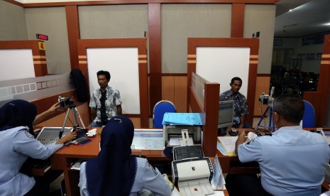 Imigrasi Blitar Jemput Bola Dengan Eazy Pasport