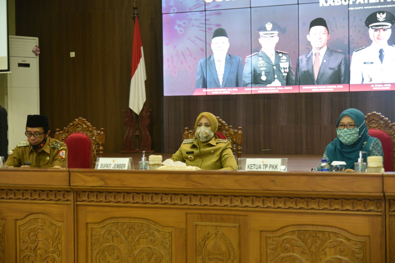 Tim Penggerak PKK Jember Masifkan Pembagian Masker