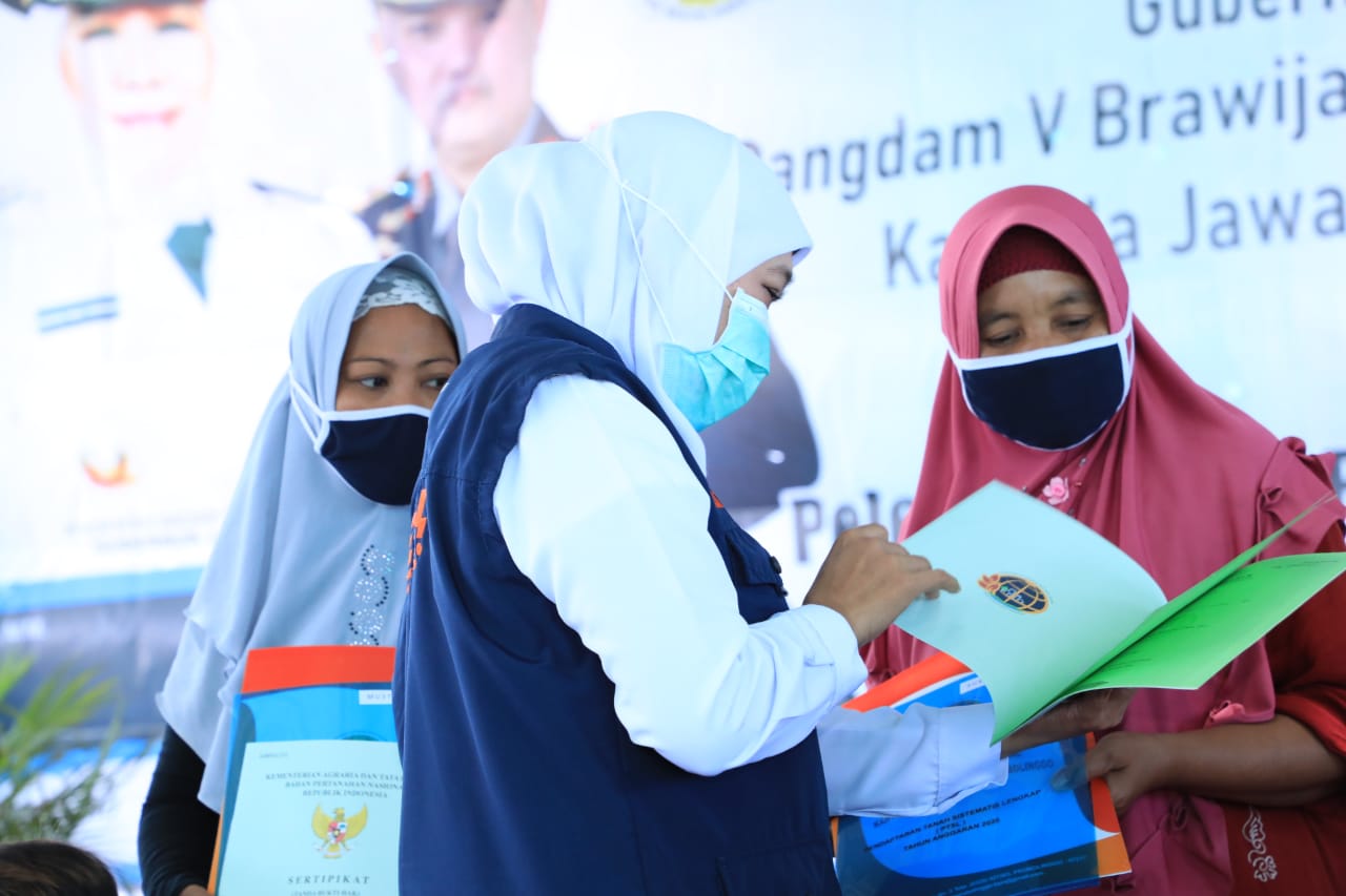Gubernur Khofifah Minta Bupati dan Wali Kota Kawal Sensus Offline