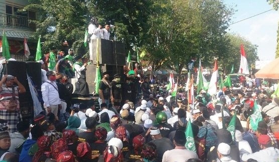 Ribuan Santri dan Alumni Ponpes Sukorejo Geruduk Polres Situbondo, Ini Tuntutannya