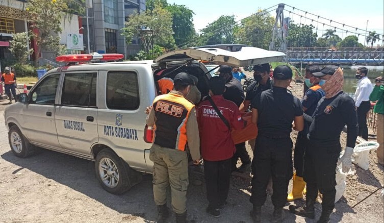 Mayat di Bawah Jembatan Joyoboyo Ternyata Warga Surakarta, Isi Tasnya Mengejutkan
