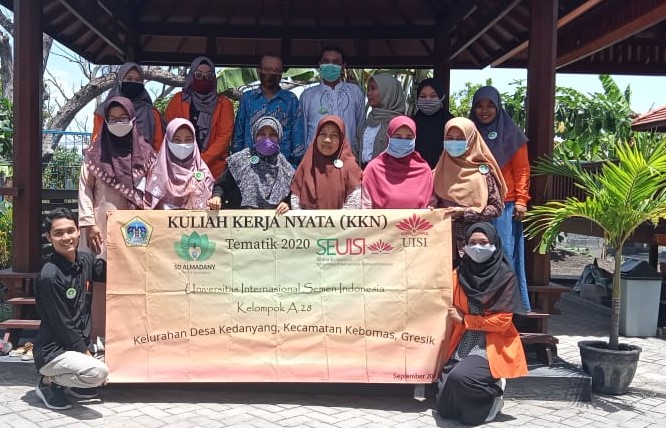 KKN di SD Almadany, Mahasiswa UISI Gagas Bank Sampah