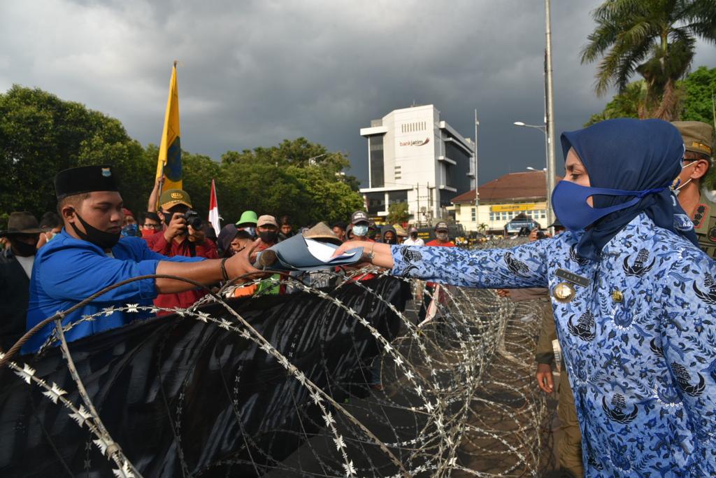 Tuntaskan Masalah Irigasi yang Dirubah PT Imasco, Bupati Jember Ajak PMII dan Petani ke Jakarta