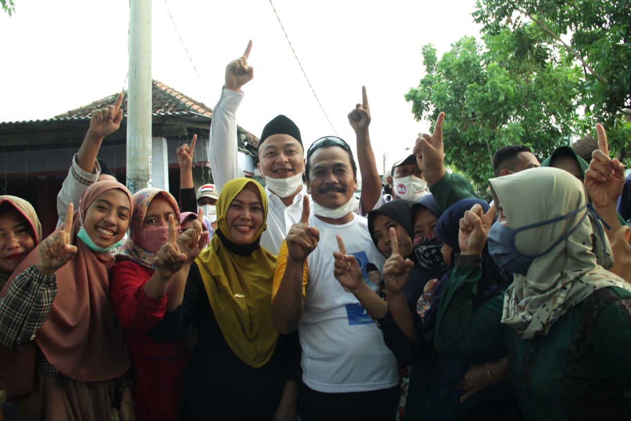 Rindu dengan Pengajian Pak Qosim, Kedatangan Qosim-Alif di Benjeng Langsung Disambut Antusias Warga