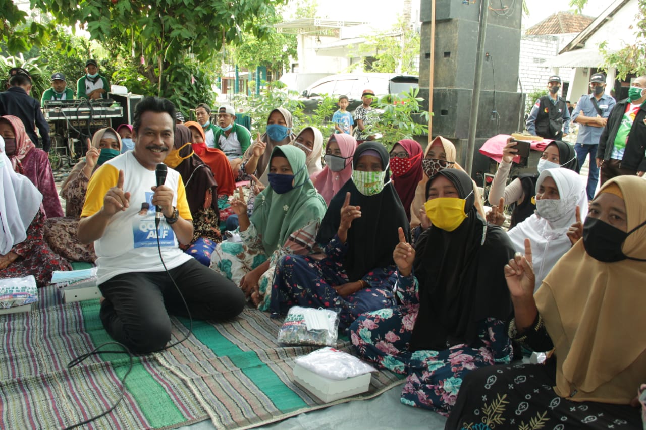 Maulid Nabi, Pak Qosim dan Dokter Alif Tebarkan Salawat di Gresik Selatan Utara