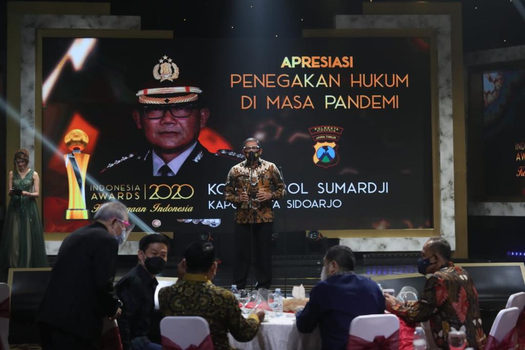 Kapolresta Sidoarjo Kombes Sumardji Terima Penghargaan Penegakan Hukum