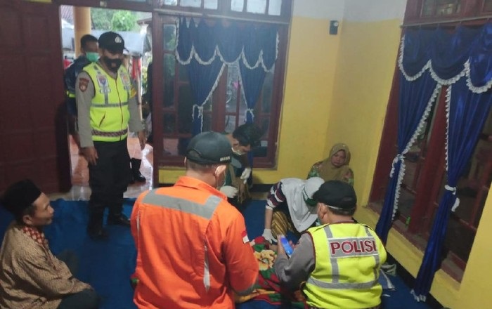 Di Kediri, Seorang Anak Tewas Disambar Petir Saat Ngonthel Bareng Orang Tua