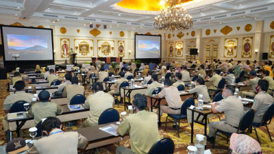 Jelang Pilkada, Bupati Anas Kumpulkan Seluruh Perangkat Desa di Hotel