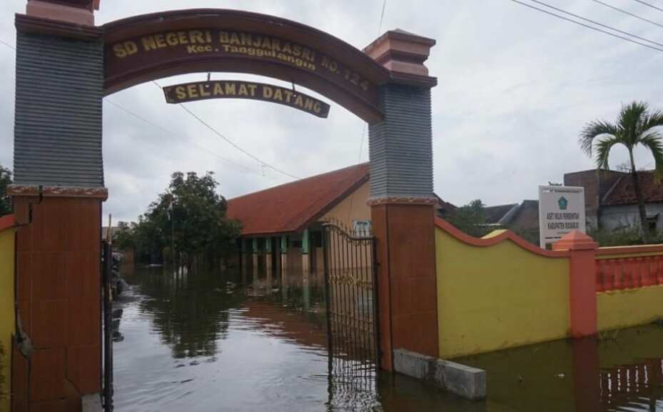 Banjir di Desa Kedungbanteng dan Banjarasri Kecamatan Tanggulangin, Dua Sekolah Terendam