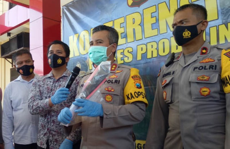 Istri Diselingkuhi, Suami Dendam Kesumat Gorok Leher Pria Selingkuhan