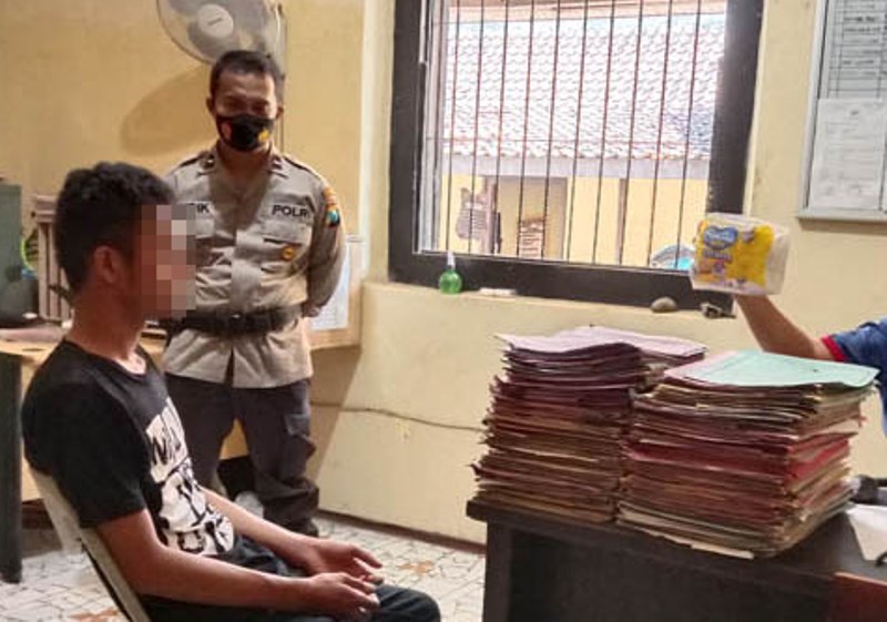 Popok Anak Habis Uang Habis, Papa Muda ini Curi Popok Ketahuan Digebuki Massa