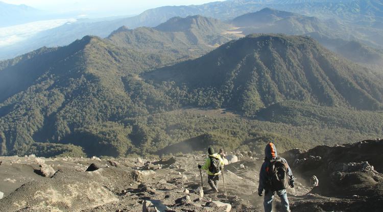 Pendakian Gunung Semeru Ditutup Total Hingga Maret 2021