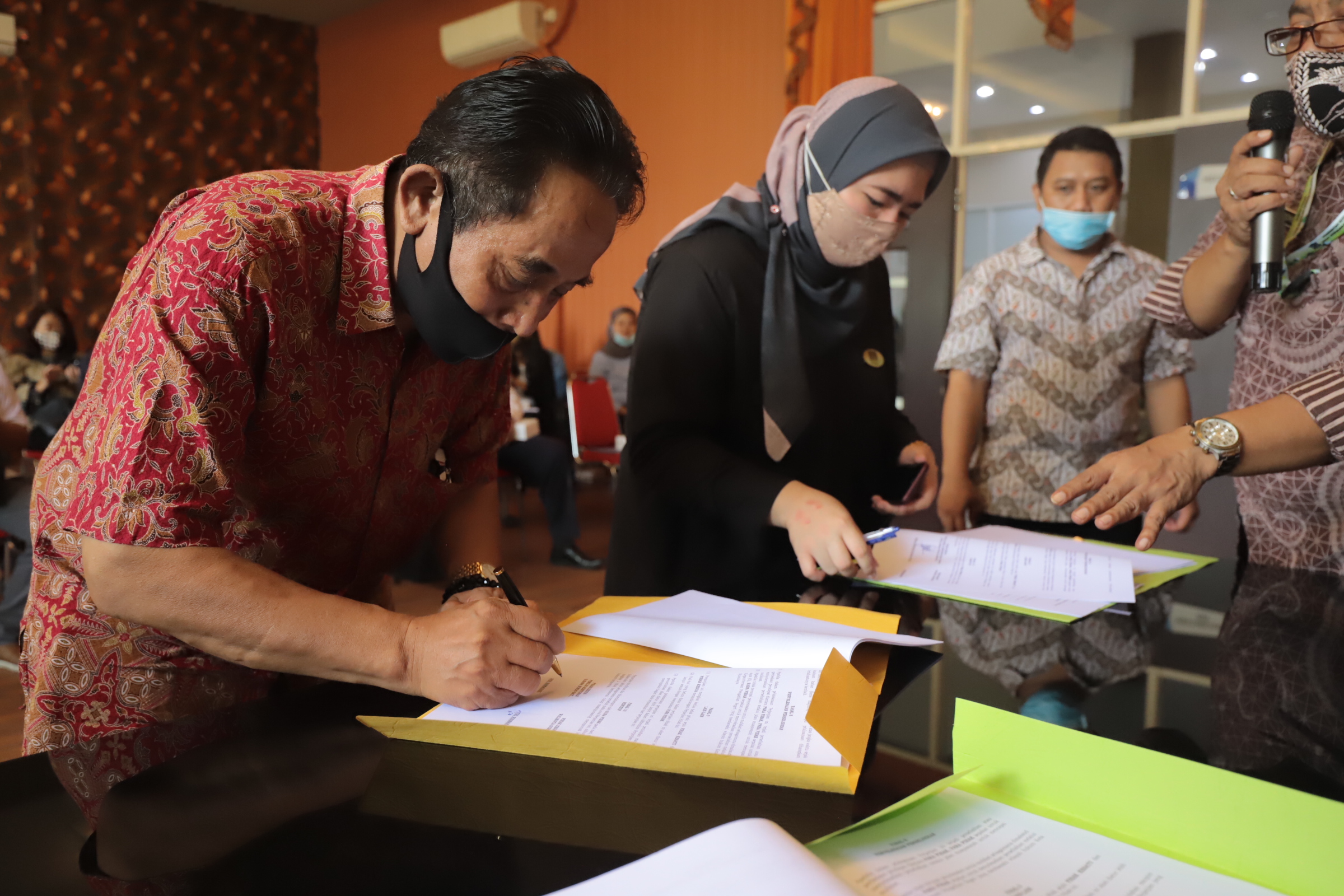 Pemkot Surabaya Tandatangani NPHD Ratusan Hotel dan Restoran