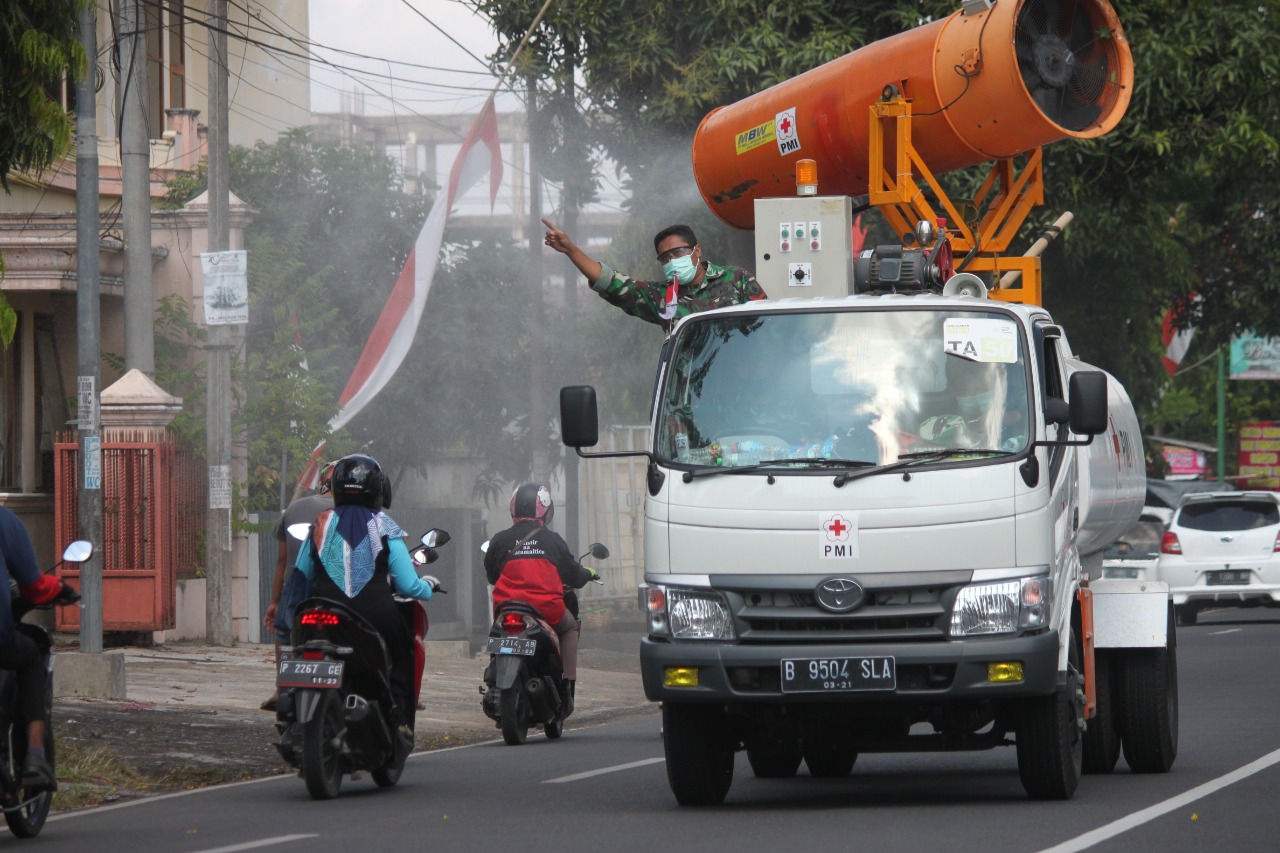 Tekan Penyebaran Covid-19, Mobil Gunner Dikerahkan untuk Semprotkan Disinfektan di Sejumlah Kawasan Jember