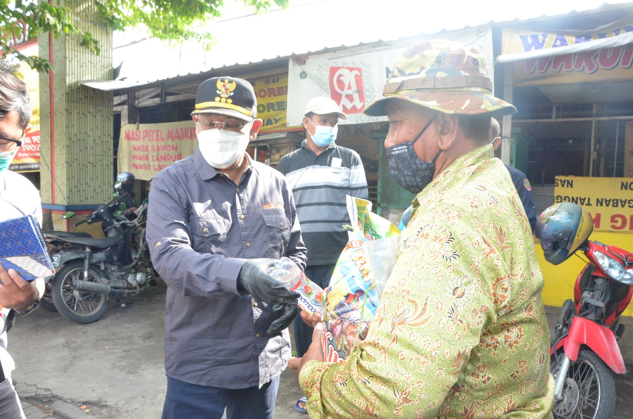 Pj Bupati Sidoarjo Istiqomah Lakukan Bersih-bersih Jalan