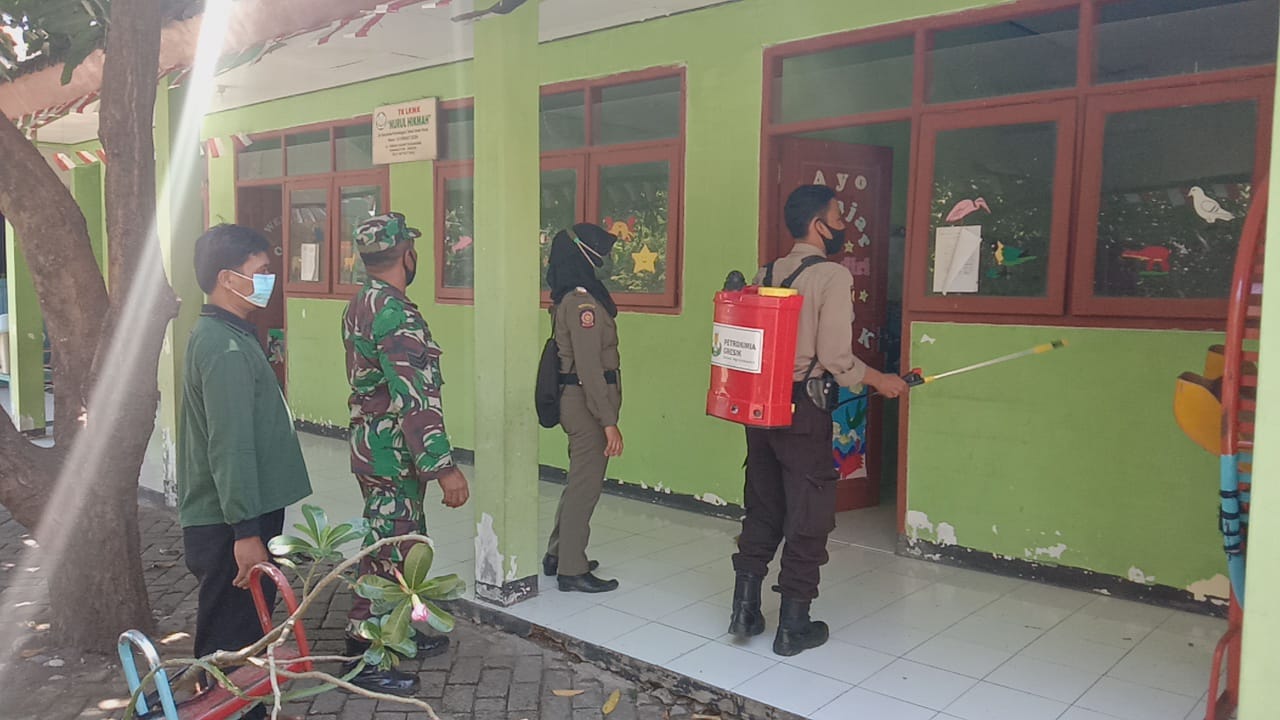 Jumlah Pasien Positif Covid dan Sembuh Bertambah, Satgas Gresik Giatkan Sterilisasi di Tempat Keramaian