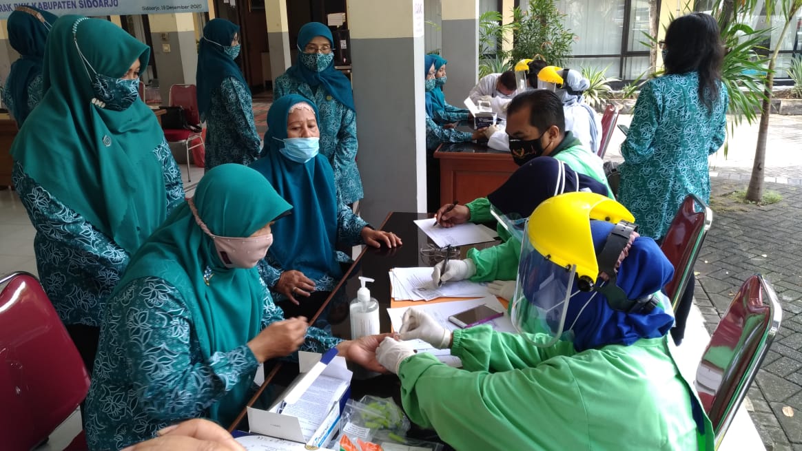PKK Sidoarjo Gelar Rapid Test Gratis, 6 Orang Ditemukan Reaktif