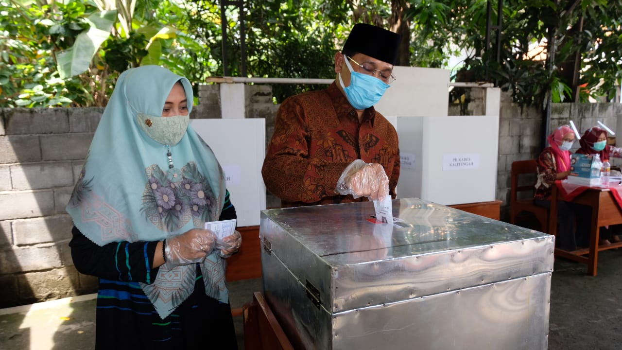 Gelaran Pilkades Serentak di Sidoarjo, Kontestan Pasutri Hingga Pj Bupati Gunakan Hak Pilihnya