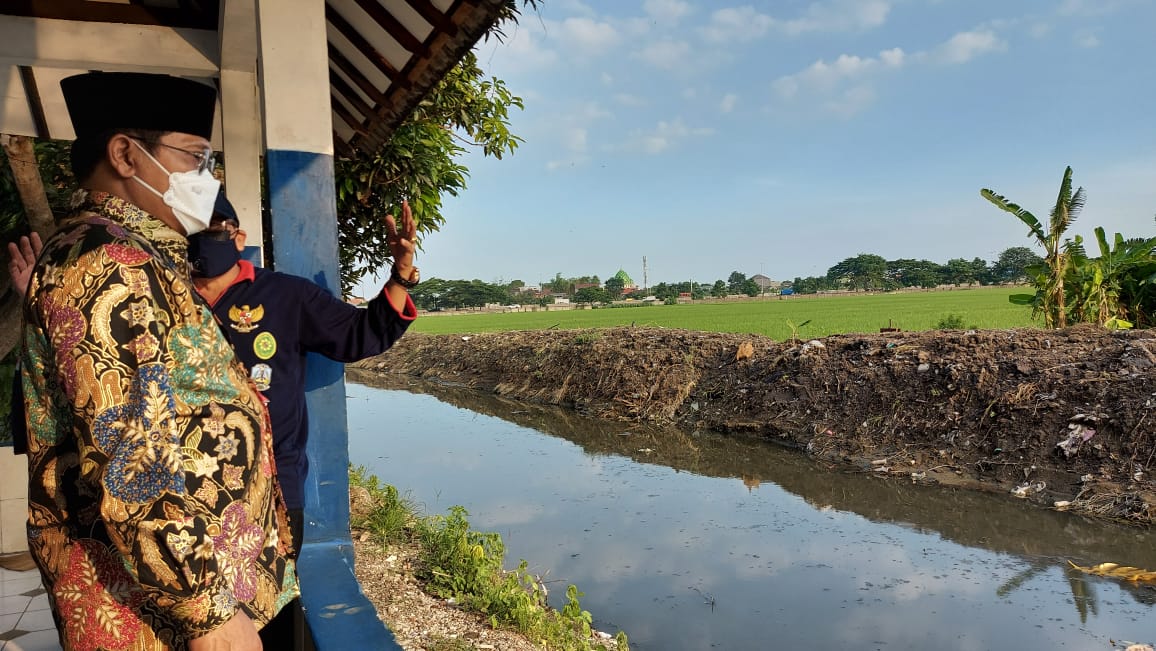 Warga Gotong Royong Bersihkan Kali Avour Geluran, Pj Bupati Sidoarjo Tertarik Melihatnya