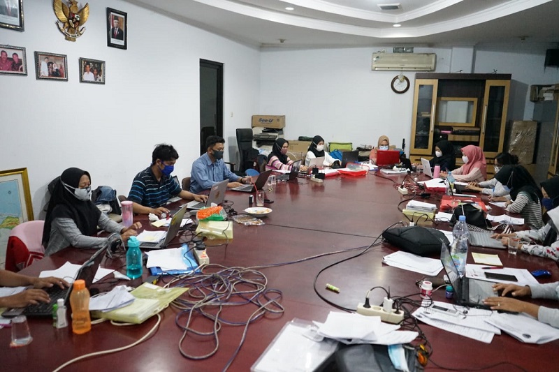 Relawan Milenial Kelana-Astutik Lakukan Input Data Pemilih
