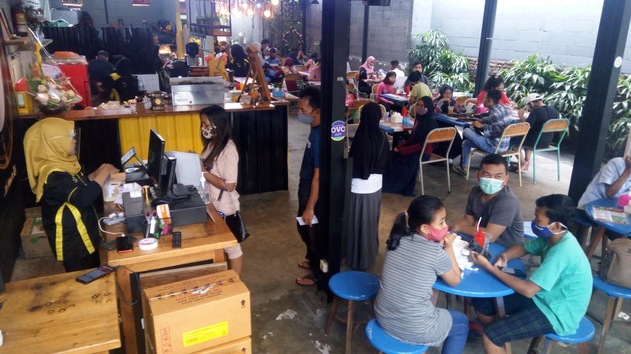 Tunjukan Jari Usai Nyoblos, Kafe di Sidoarjo ini Berikan Diskon 15 Persen.