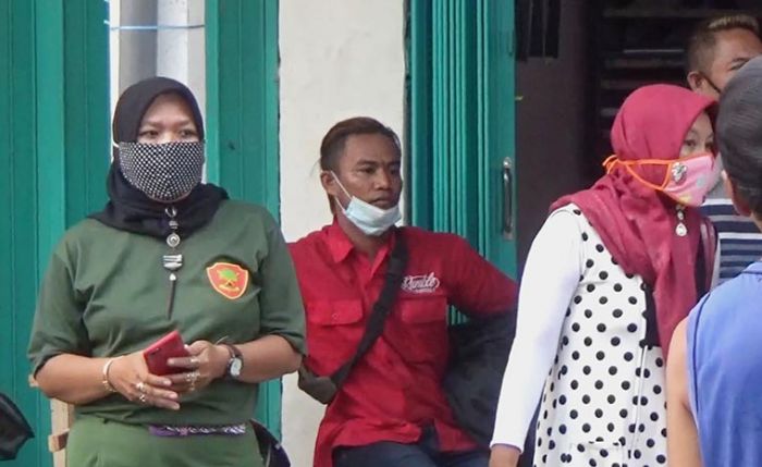 Tidak Jago Silat Tapi Anggota Linmas Perempuan Ini Bikin Keok Penjambret Surabaya