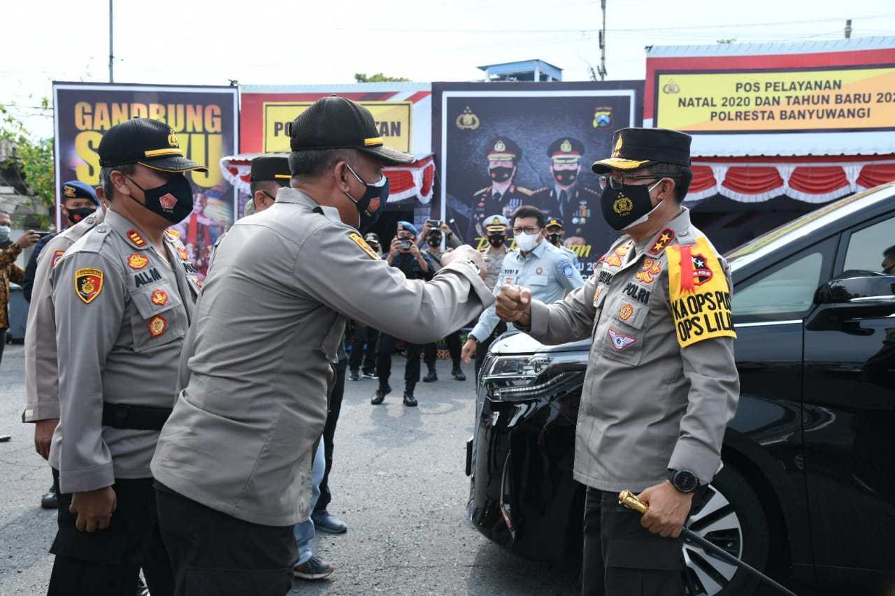 Kakorlantas Mabes Polri dan Wakapolda Jatim Bergantian Pantau Pos Pam Nataru Banyuwangi