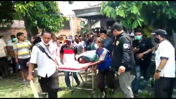 Orang Gila di Mojokerto Mengamuk hingga Bunuh Tetangga, 3 Jam Polisi-TNI Baru Bisa Amankan Pelaku