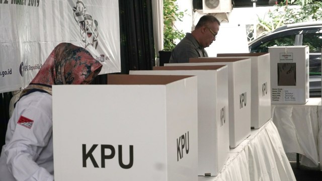 Bawaslu Surabaya Larang Pemilih Bawa HP Saat di Bilik Suara