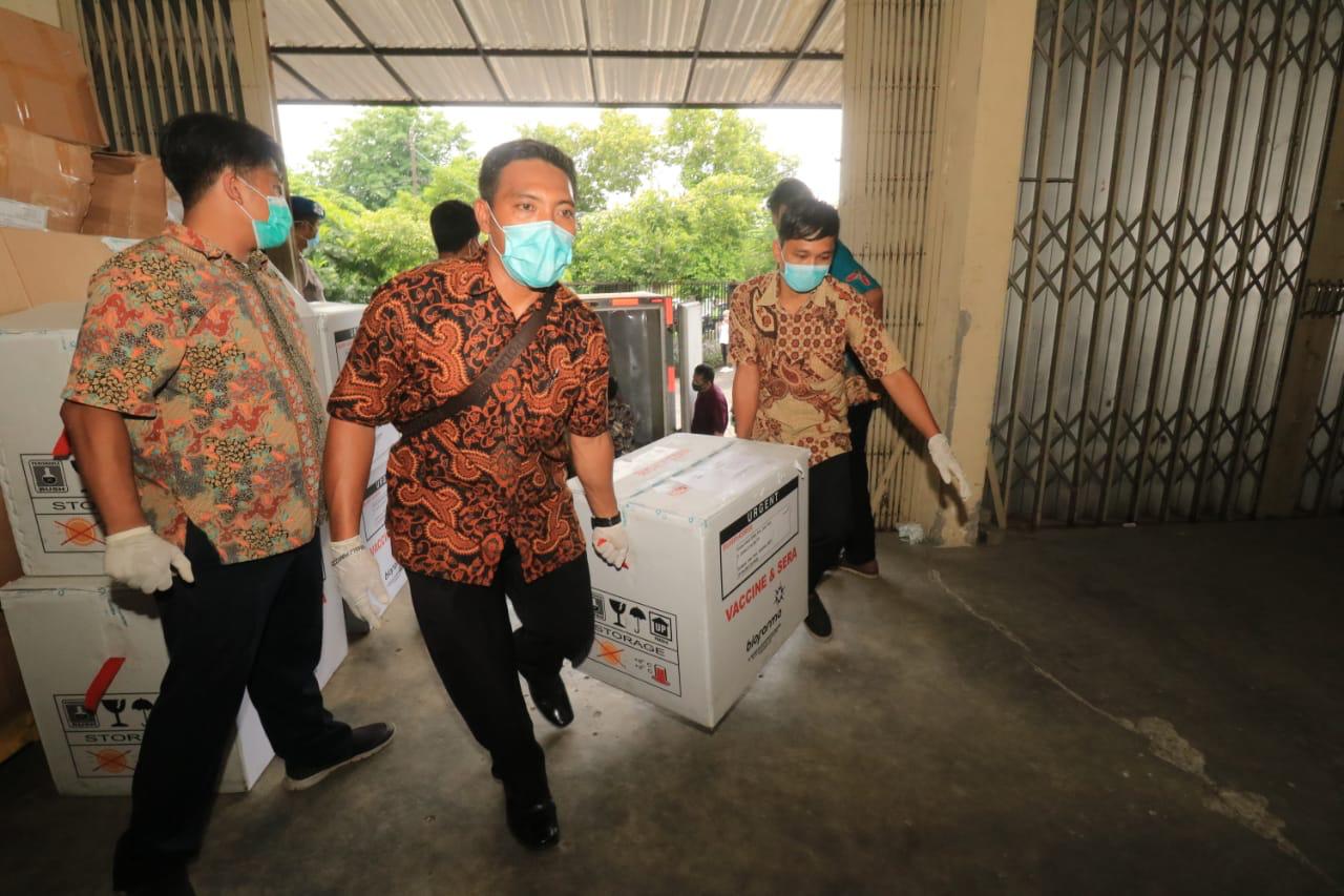 Sebelum Didistribusikan, 33.420 Vaksin Covid-19 Disimpan di Gudang Farmasi Surabaya