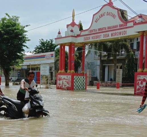 Ratusan Rumah di Gresik Masih Terendam Banjir Kali Lamong
