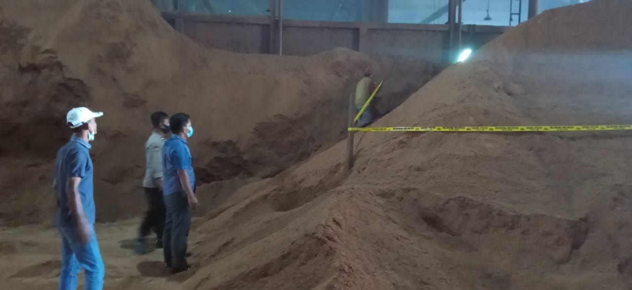 Pekerja Pabrik Kayu Driyorejo Tewas Tertimbun Serbuk Kayu, Bagian Tubuhnya Ada yang Gosong