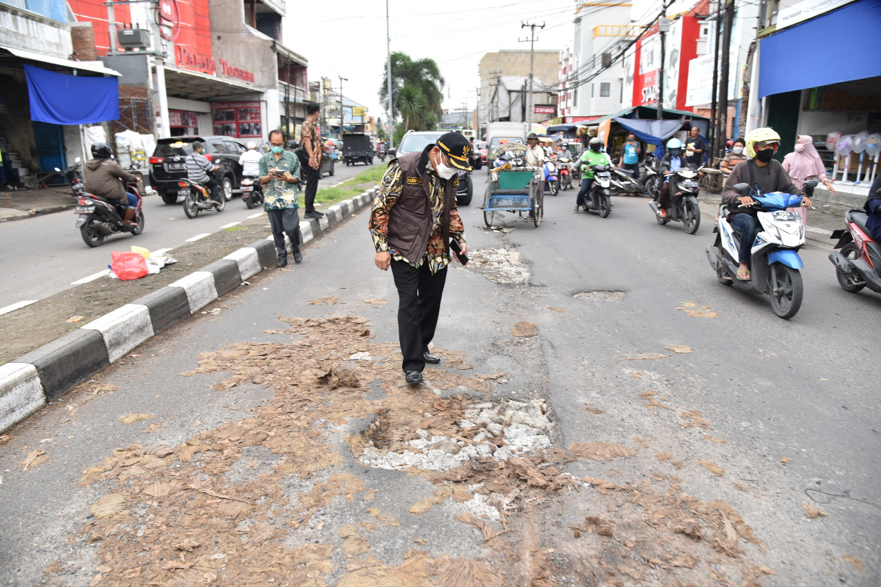Kadis PU Sidoarjo Diultimatum, Jika Tak Perbaiki Jalan di Depan Pasar Wadung Asri Bakal Dicopot