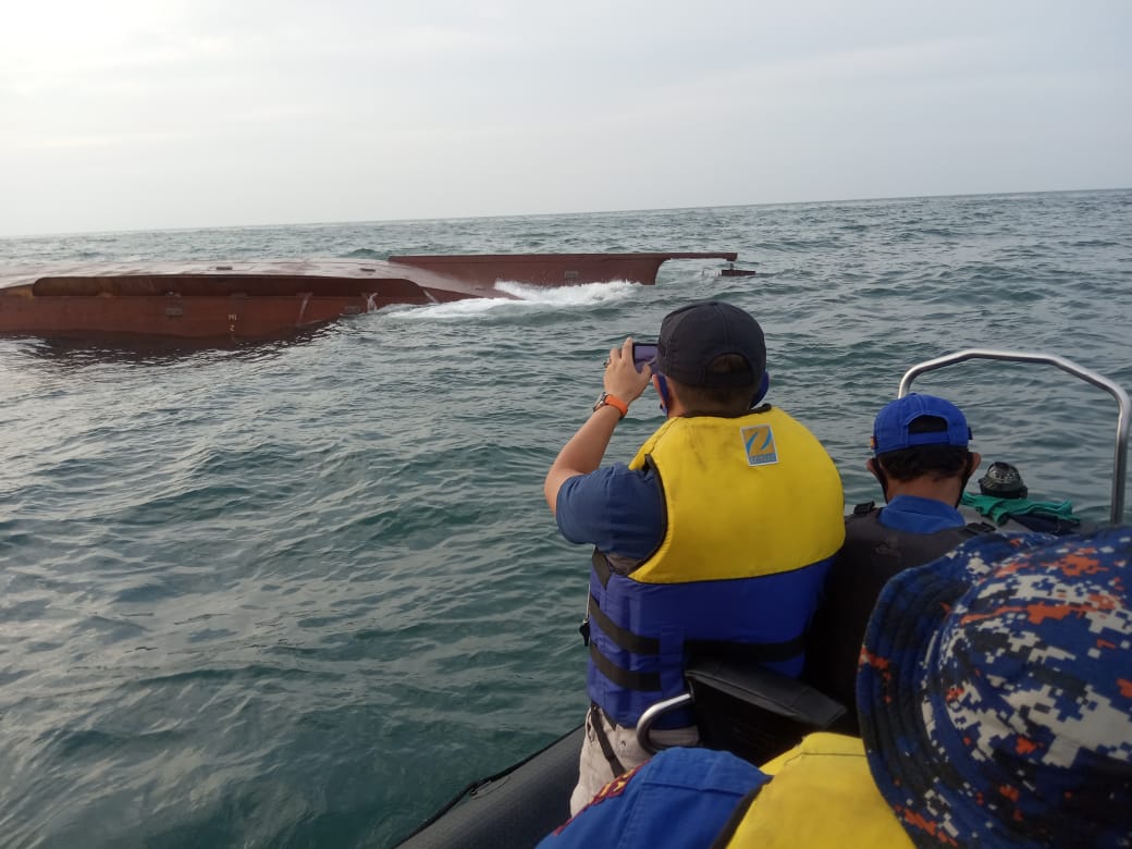 Tim SAR Gabungan Masih Cari 5 ABK Tug Boat Yang Hilang di Perairan Gresik