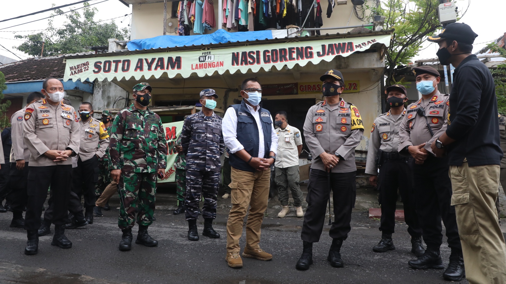 Jelang PSBB Jawa-Bali, Gudang Vaksin di Surabaya Disidak
