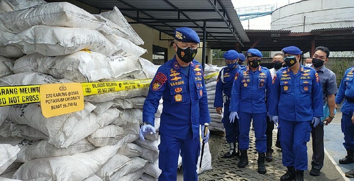 Polisi Gerebek Gudang Penyimpanan Bahan Peledak Bom Ikan di Surabaya, 2 Tersangka Ikut Diamankan