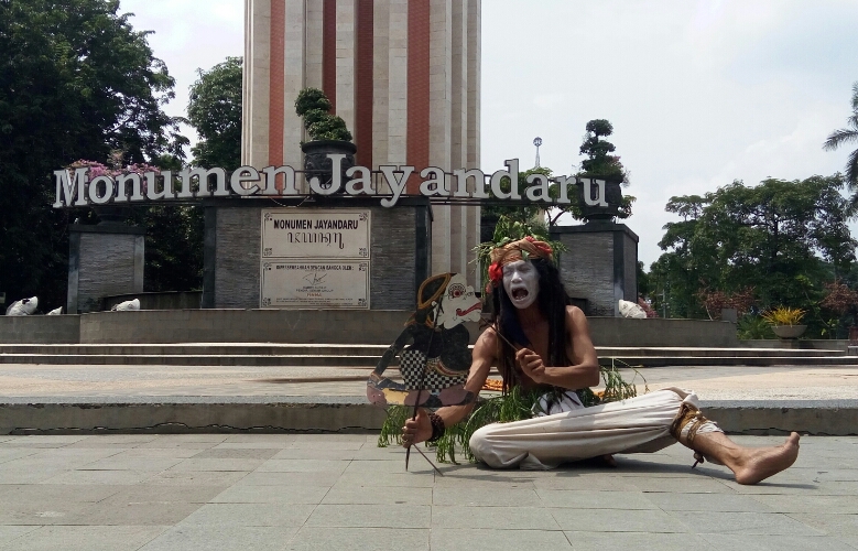 Ki Ompong Soedharsono Beraksi di Alun-Alun Sidoarjo Sampaikan Pesan Tentang Covid