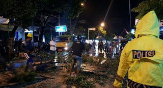 Pemotor Mojokerto  Tertimpa Pohon Roboh, Satu Meninggal Satu Dirawat di RS