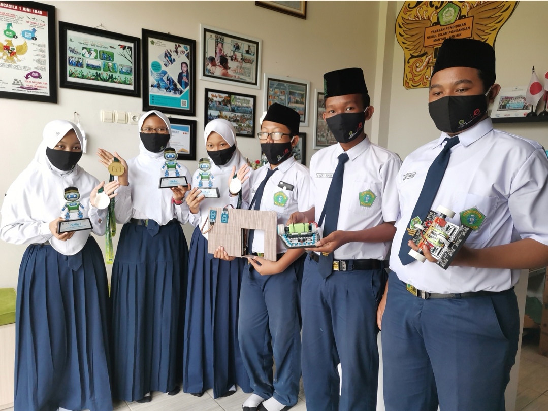 Juara  Robotic Competition, Siswa Madrasah ini Harumkan Gresik di Pentas Nasional