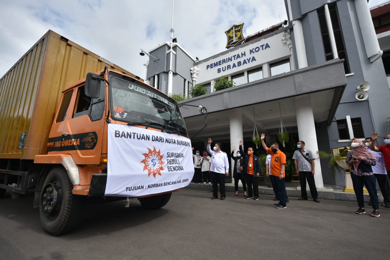 Warga Surabaya Kirim Bantuan ke Jember, Dua Truk Diberangkatkan