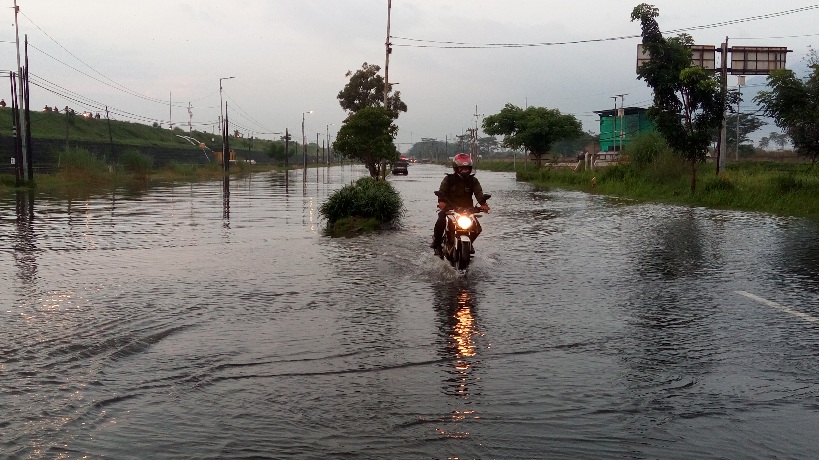 Jalan Raya Porong Kembali Putus Tergenang Banjir